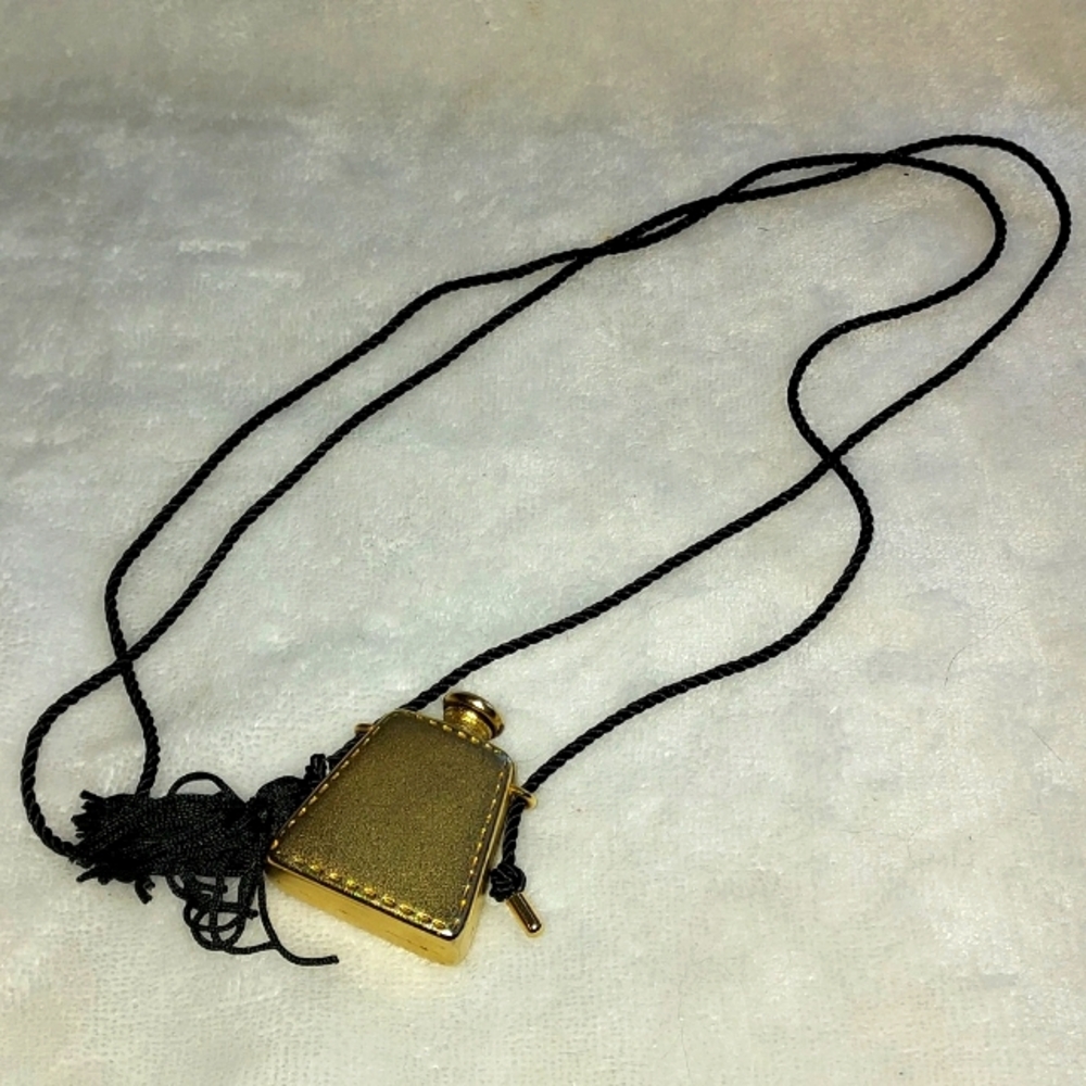 Vintage Debbie J Palmer perfume pendant - Picture 4 of 6